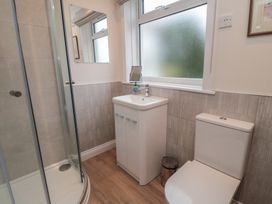 A bathroom with a shower, sink, and toilet at Iveridge in Sandsend