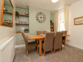 A dining room with a table and chairs at Zide the Zea in Hele Bay, Ilfracombe