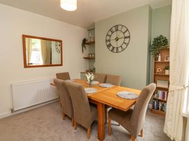 A dining room with a table and chairs at Zide the Zea in Hele Bay, Ilfracombe