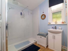 A bathroom with a shower and washbasin at Zide the Zea in Hele Bay, Ilfracombe