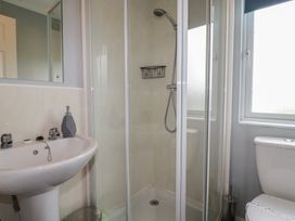 A bathroom with shower, sink, and toilet at Lodge 9 - Lamorna near St Merryn