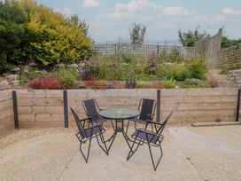 A garden with a table and chairs at 20 Lym Close in Lyme Regis