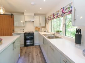A kitchen with cabinets and a sink at Stoney Rock Lodge 