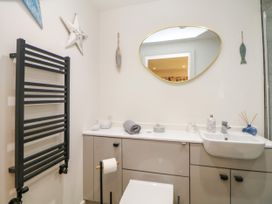 A bathroom with a sink and a towel radiator at Stoney Rock Lodge 