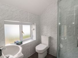 A bathroom with a shower, sink, and toilet at Glandwr House in Crossgates near Llandrindod Wells