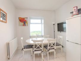 A dining room with a table and chairs at Sea Views No 8 Plas Darien Trearddur Bay