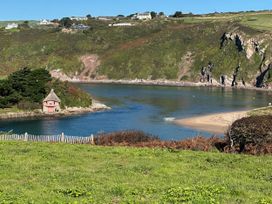 A landscape featuring a house near water in Thurlestone, 1 Island View Thurlestone
