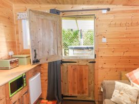 The Cabin - Anglesey - 1175829 - thumbnail photo 10