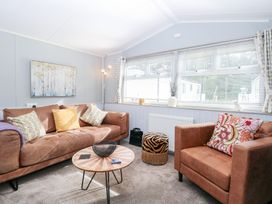 Number 34 Foxburrow Hang - Norfolk - 1175878 - thumbnail photo 6