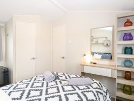 Number 34 Foxburrow Hang - Norfolk - 1175878 - thumbnail photo 16