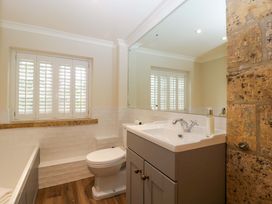 A bathroom with a sink, toilet, and bath tub at The Cottage Stow-On-The-Wold