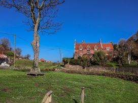 A house with garden and tree at Rigg Cottage, Mount Pleasant Sandsend