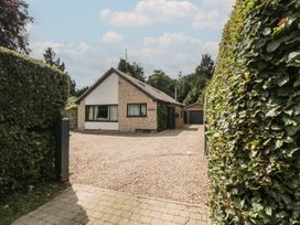A house with a gravel driveway at Lawnswood, Brompton-by-Sawdon near Sherburn