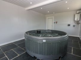 A hot tub in an indoor spa at Morawelon in Pentraeth