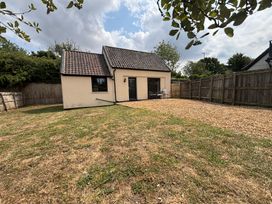 A house with a garden area and table and chairs at The Studio in Marsham near Aylsham