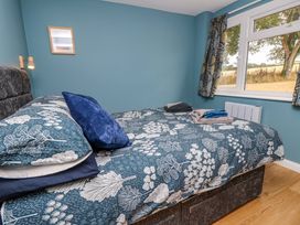 Serenity Chalet - Isle of Wight & Hampshire - 1176247 - thumbnail photo 18