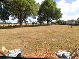 Serenity Chalet - Isle of Wight & Hampshire - 1176247 - thumbnail photo 25
