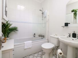 A bathroom with a bathtub, shower, toilet, and washbasin at Seagull & Chips in Weymouth