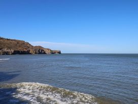 A view of the sea and cliffs at Beachside Cottage in Sandsend