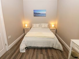 A bedroom with a bed and bedside tables at Amblers Rest in Amble