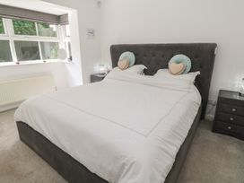 A bedroom with a bed and bedside tables at Jaluna in Carbis Bay
