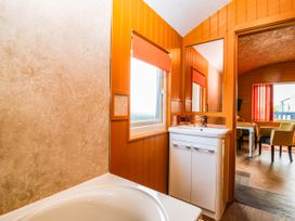 A bathroom with a bathtub and sink at Ava Lodge near Haggerston