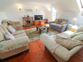 A living room with sofas and a coffee table at The Cottage in St. Ives
