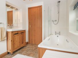 A bathroom with a bathtub and sink at Wren Cottage in Ross-on-Wye