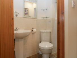 A bathroom with a sink and toilet at Wren Cottage in Ross-on-Wye