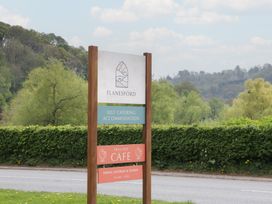 A sign indicating self catering accommodation and a cafe at Flanesford in Ross-on-Wye