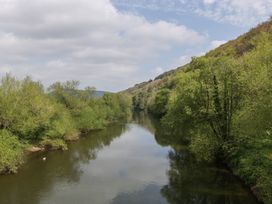 A river bordered by trees under a cloudy sky at Wren Cottage in Ross-on-Wye