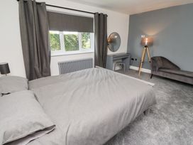 A bedroom with a bed and a desk at Rose Cottage in Dunstan near Embleton