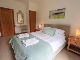 A bedroom with a bed and bedside tables at Bracken Ground in Coniston