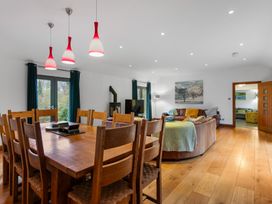 A dining room with a table and chairs at Bracken Ground in Coniston