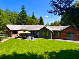 A house with a patio and outdoor seating at Bracken Ground in Coniston