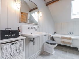 A bathroom with a sink and bathtub at 4 bed in Anglesey