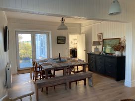 A dining room with a table and chairs at Arfryn