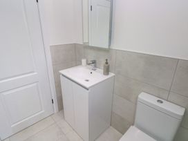 A bathroom with a washbasin and toilet at Hafan Y Gof Newcastle Emlyn