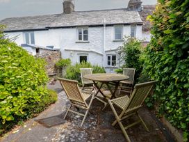 A garden with a table and chairs at Trevean in Bude