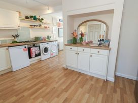 A kitchen with countertop, appliances and mirror at Mallow Cottage in Langton Matravers