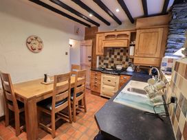 A kitchen with a table and chairs at Stoker’s Cottage in Windermere