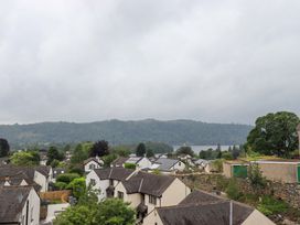 A view of rooftops and hills at Stoker’s Cottage in Windermere