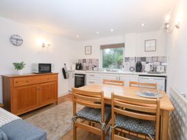 A kitchen with dining table and chairs at Hafan Bach Bwlchtocyn near Abersoch