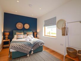 A bedroom with a bed and lamps at 8 Karn Havos in St. Eval near Mawgan Porth