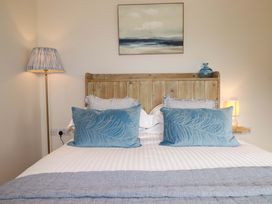 A bedroom with a bed and lamps at 8 Karn Havos St. Eval near Mawgan Porth