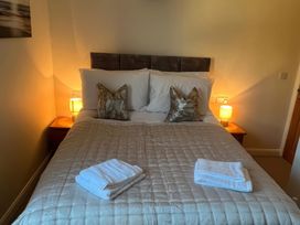 A bedroom with a bed and towels at Sun House in Allonby