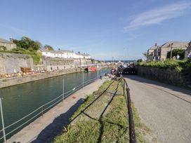 A harbor with boats and pathways at Driftwood Cottage in Porthpean
