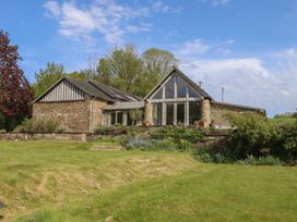 A house with garden and trees at Lower Velwell Barn Totnes