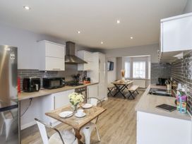 A kitchen with a table and chairs at Pearl Stone House in Whitby