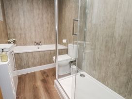 A bathroom with a bath tub and shower at Pearl Stone House in Whitby